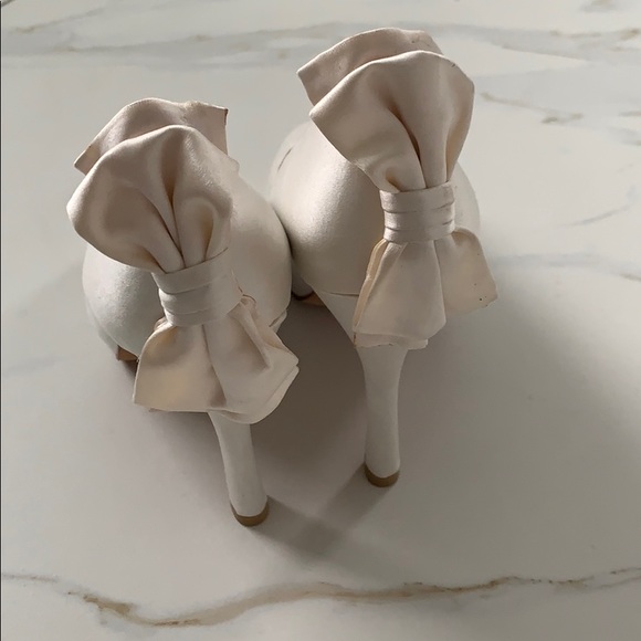 Badgley Mischka Statin High Heels - Picture 2 of 7